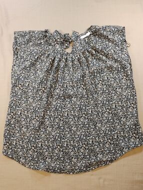 Women’sSize Large LC Black Floral Ruffle-Neck Sleeveless Top